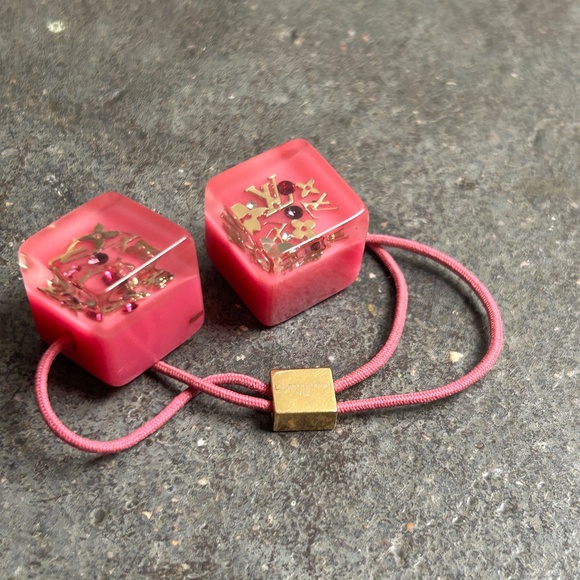 Louis Vuitton Monogram Pink Cube Hair Ties - Picture 6 of 8